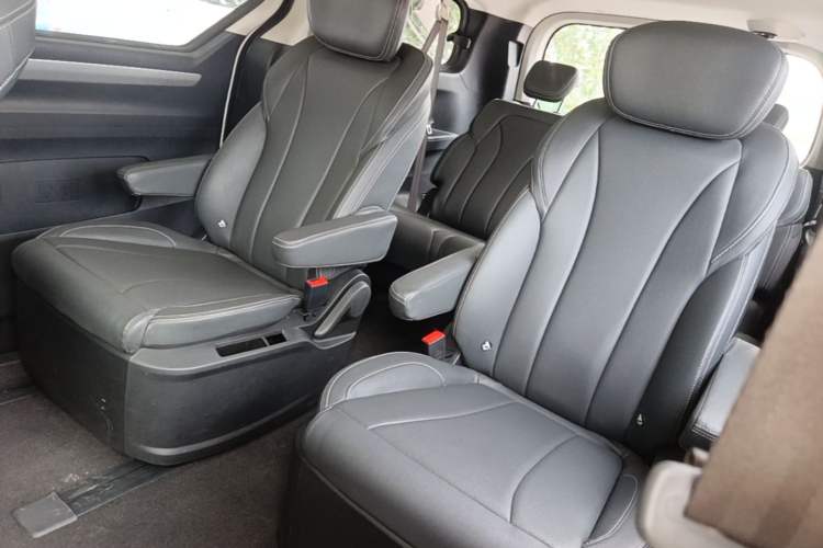 Used SAIC MAXUS G20 2023 ES 2.0T Gasoline Automatic Value Edition Left Rear Seat