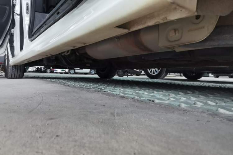 Used SAIC MAXUS G20 2023 Facelifted ES 2.0T Gasoline Automatic Value Edition Left Side Sill