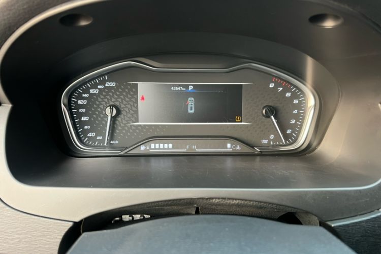 Used SAIC MAXUS G20 2023 ES 2.0T Gasoline Automatic Value Edition Odometer Close Up