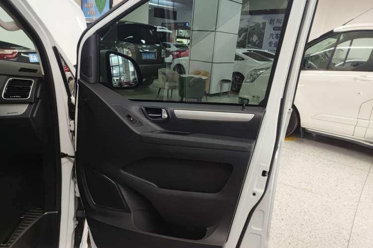 Used SAIC MAXUS G20 2023 Facelifted ES 2.0T Diesel Manual - Exceptional Value Edition Right Front Door Interior