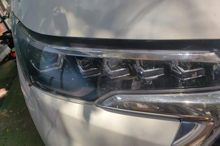 Used SAIC MAXUS G20 2023 Facelifted ES 2.0T Gasoline Automatic Value Edition Right Front Headlight