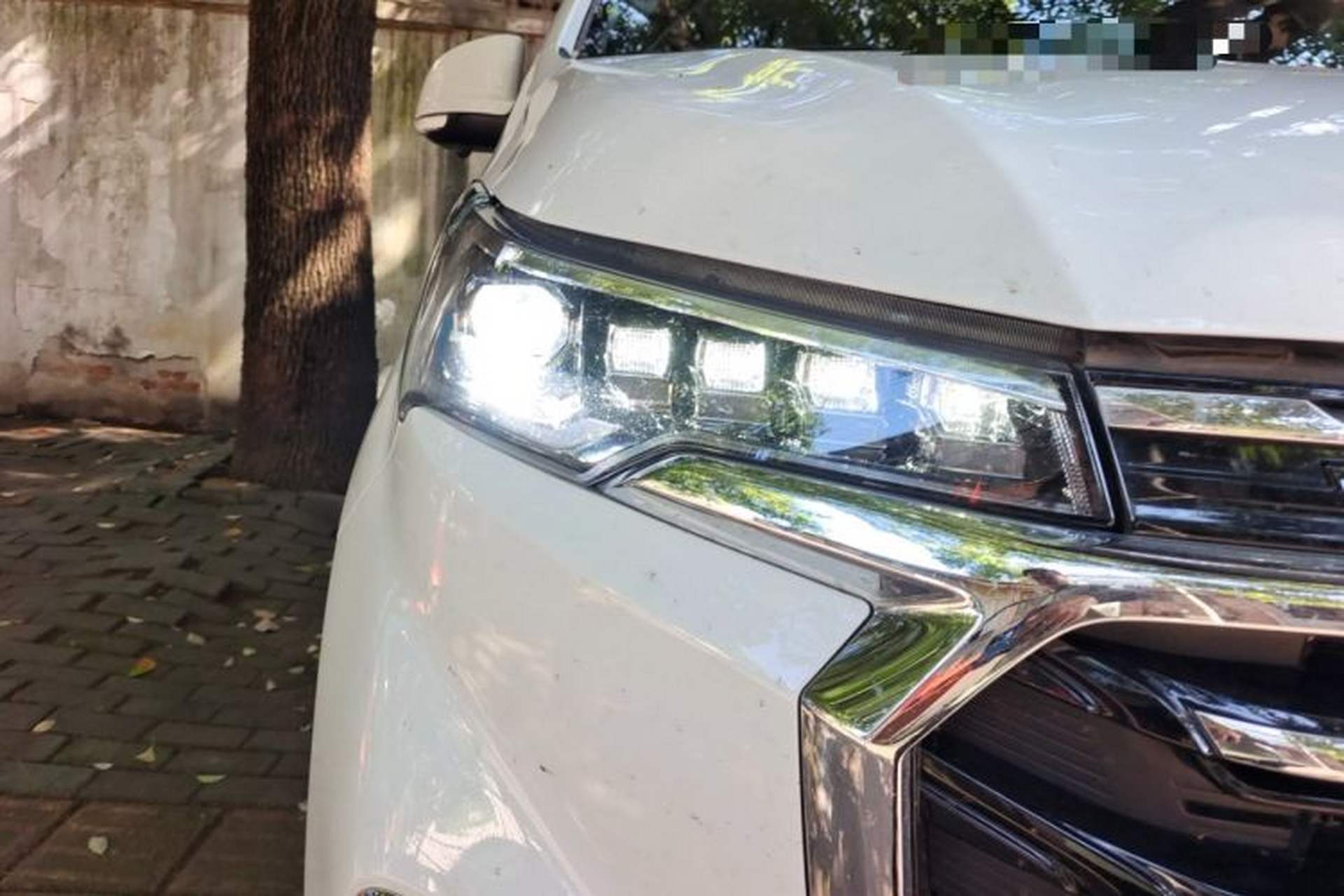 Used SAIC MAXUS G20 2023 Upgraded ES 2.0T Diesel Manual Value-Added Touring Edition Right Front Headlight