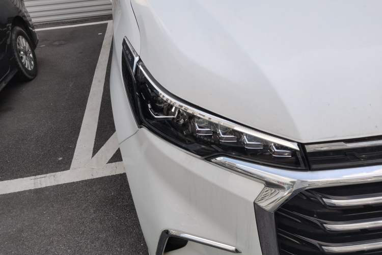 Used SAIC MAXUS G20 2023 Facelifted ES 2.0T Gasoline Automatic Value Edition Right Front Headlight