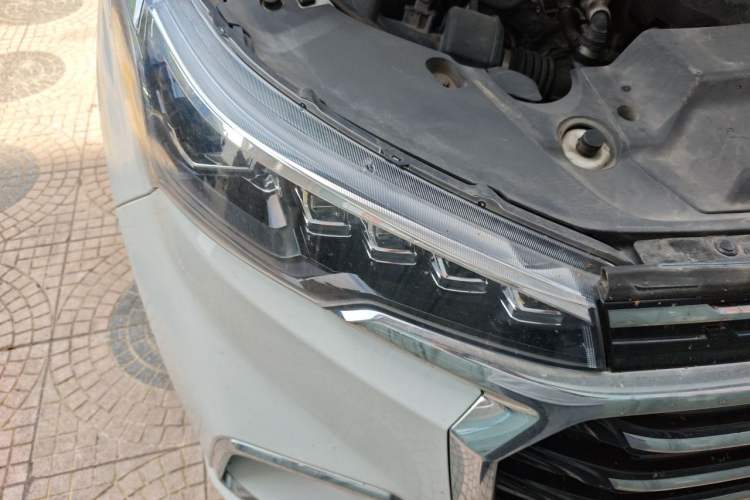 Used SAIC MAXUS G20 2023 Facelifted ES 2.0T Gasoline Automatic Value Edition Right Front Headlight