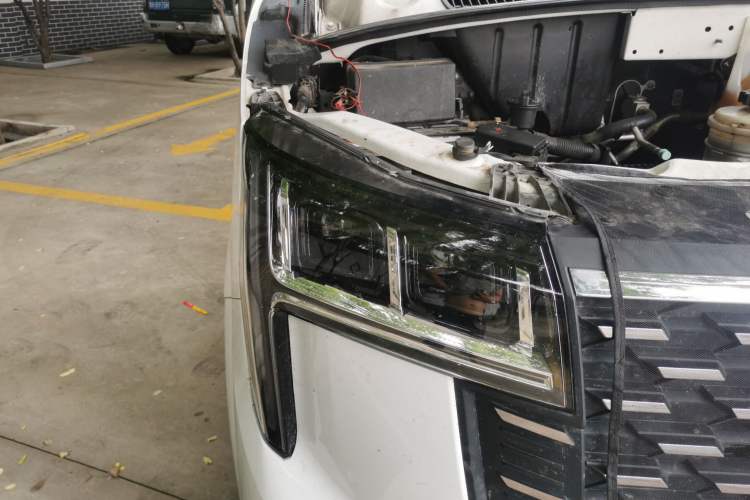 Used SAIC MAXUS G20 2023 ES 2.0T Diesel Manual Value Edition Right Front Headlight