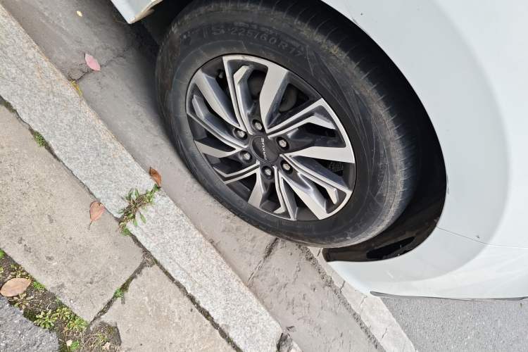 Used SAIC MAXUS G20 2023 Facelift PLUS 2.0T Diesel Automatic Luxury Edition Right Front Wheel Hub