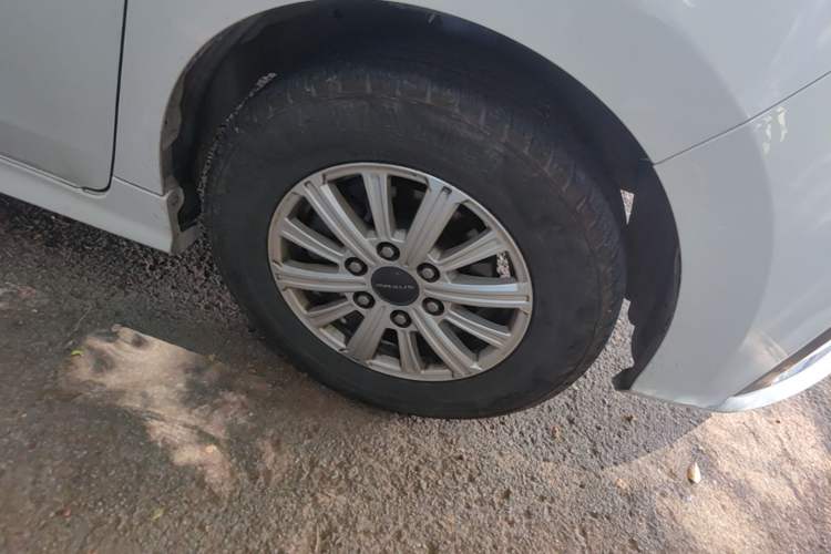 Used SAIC MAXUS G20 2023 Facelifted ES 2.0T Gasoline Automatic Value Edition Right Front Wheel Hub