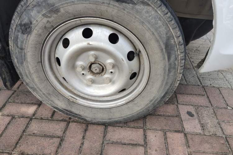 Used SAIC MAXUS G20  Right Front Wheel Hub