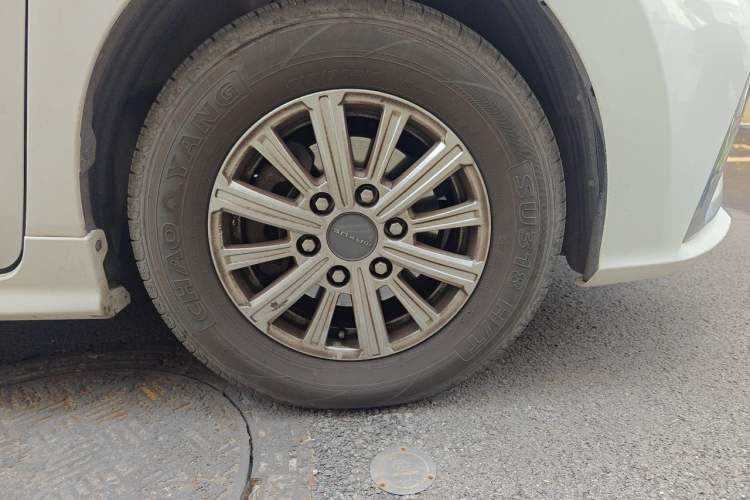 Used SAIC MAXUS G20 2023 Facelifted ES 2.0T Gasoline Automatic Value Edition Right Front Wheel Hub