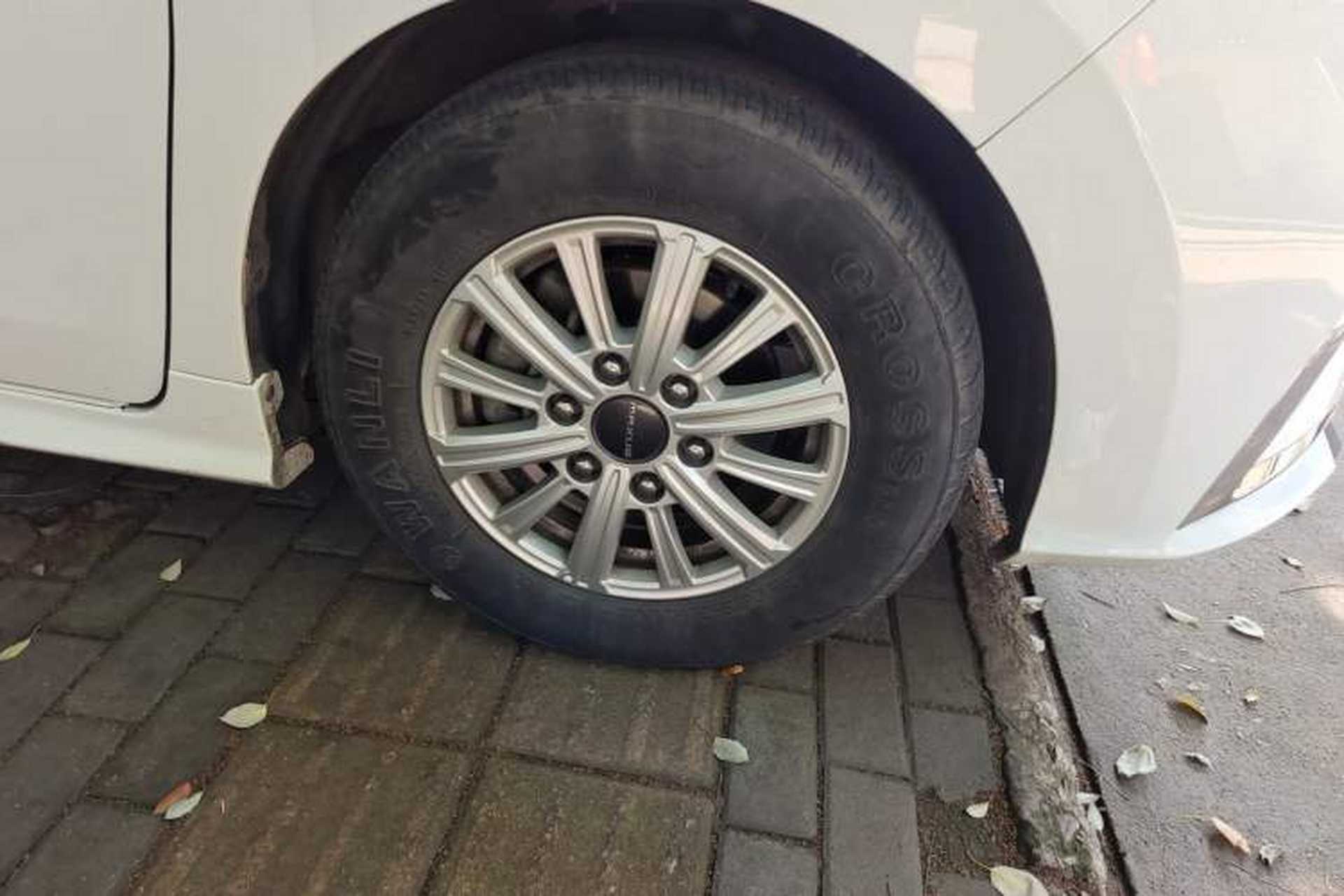 Used SAIC MAXUS G20 2023 Upgraded ES 2.0T Diesel Manual Value-Added Touring Edition Right Front Wheel Hub