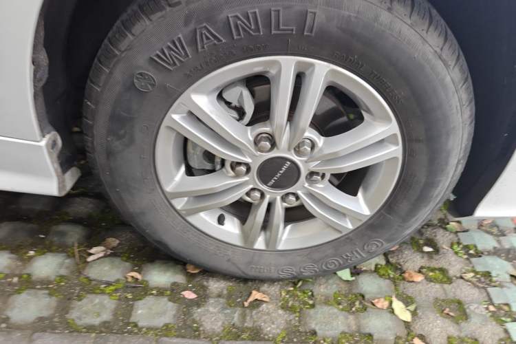 Used SAIC MAXUS G20 2023 ES 2.0T Gasoline Automatic Value Edition Right Front Wheel Hub
