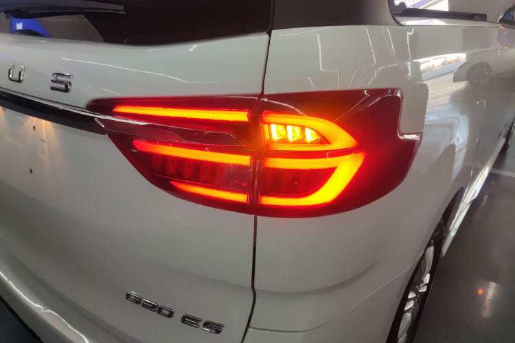 Used SAIC MAXUS G20 2023 ES 2.0T Gasoline Automatic Value Edition Right Rear Taillight