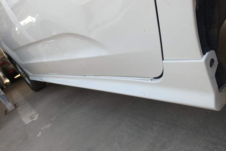 Used SAIC MAXUS G20 2023 ES 2.0T Gasoline Automatic Value Edition Right Side Sill