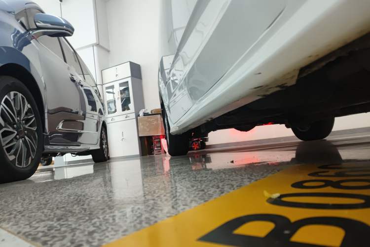 Used SAIC MAXUS G20 2023 Facelifted ES 2.0T Diesel Manual - Exceptional Value Edition Right Side Sill