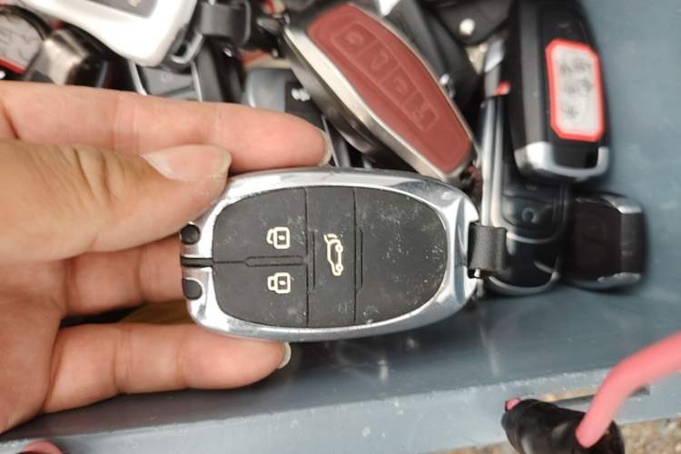Used SAIC MAXUS G20 2023 Facelifted PLUS 2.0T Gasoline Automatic Luxury Edition Vehicle Key