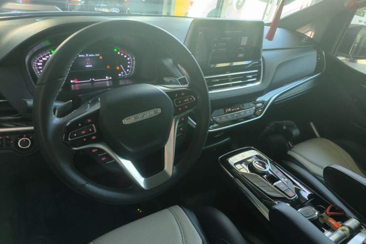 Used SAIC MAXUS G20 RV 2021 2.0T Traveler Self-Propelled Class B RV – Time Edition Center Console