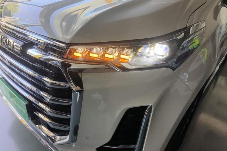 Used SAIC MAXUS G20 RV 2021 2.0T Traveler Self-Propelled Class B RV – Time Edition Left Front Headlight