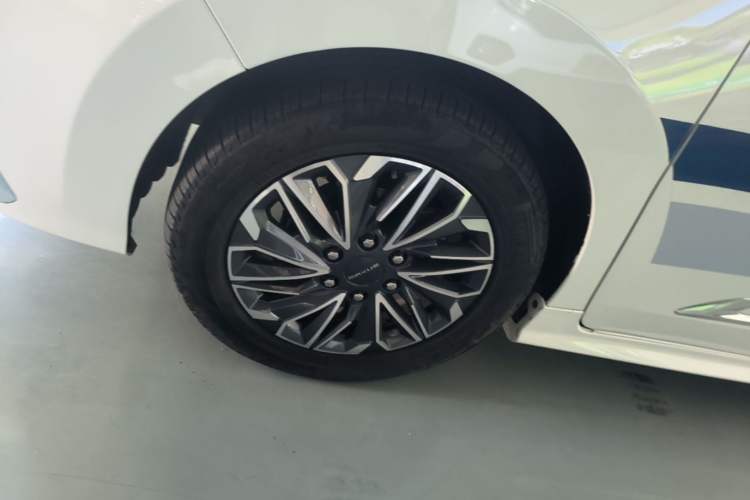Used SAIC MAXUS G20 RV 2021 2.0T Traveler Self-Propelled Class B RV – Time Edition Left Front Wheel Hub