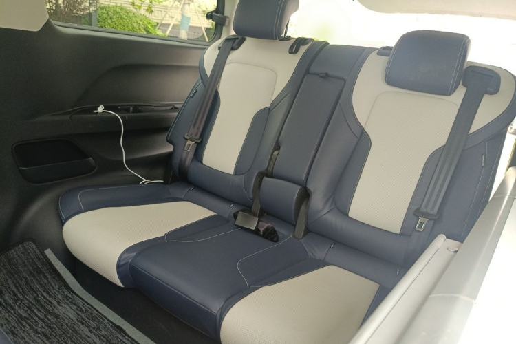 Used SAIC MAXUS G20 RV 2021 2.0T Traveler Self-Propelled Class B RV – Time Edition Left Rear Seat