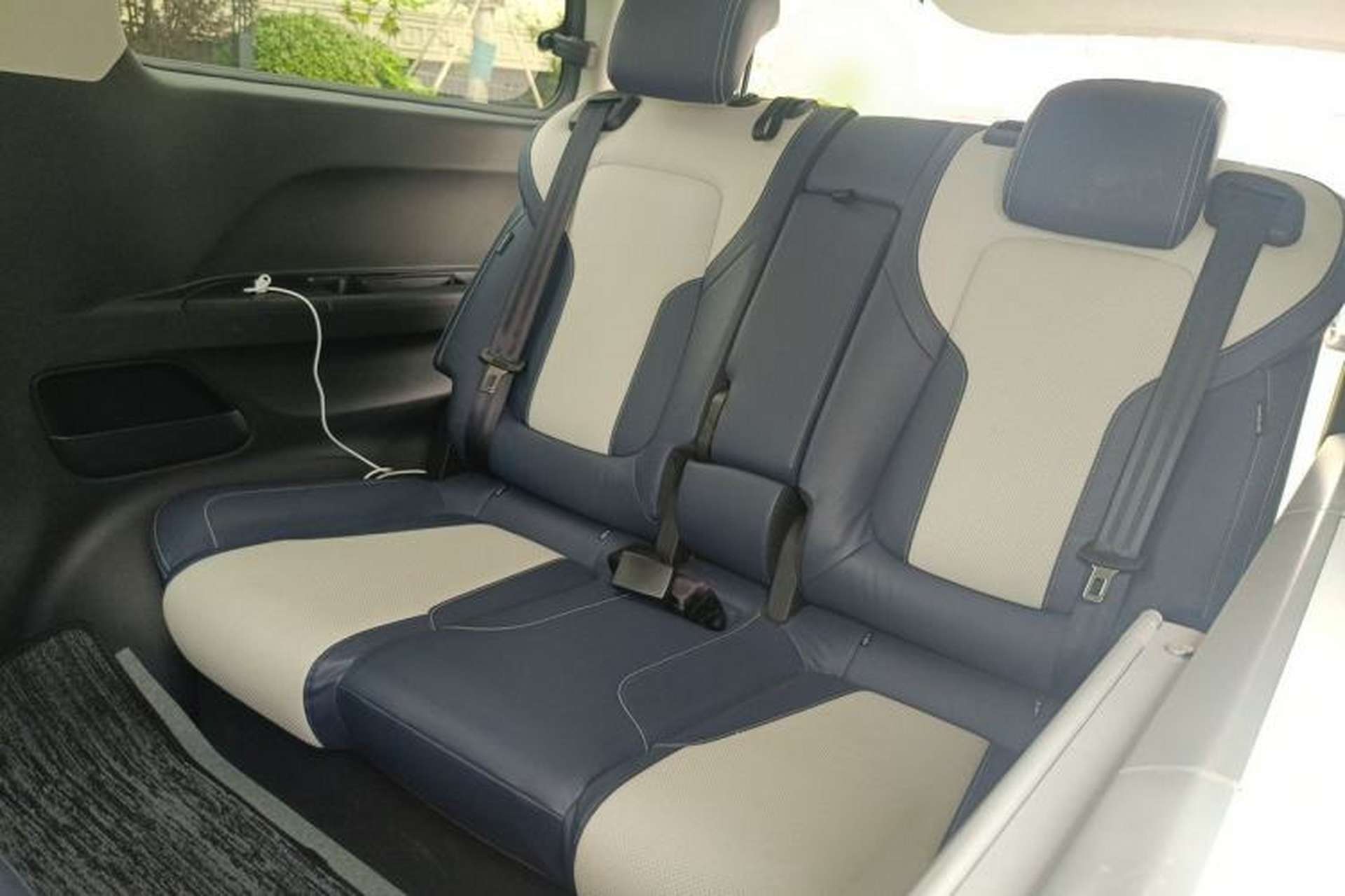Used SAIC MAXUS G20 RV 2021 2.0T Traveler Self-Propelled Class B RV – Time Edition Left Rear Seat