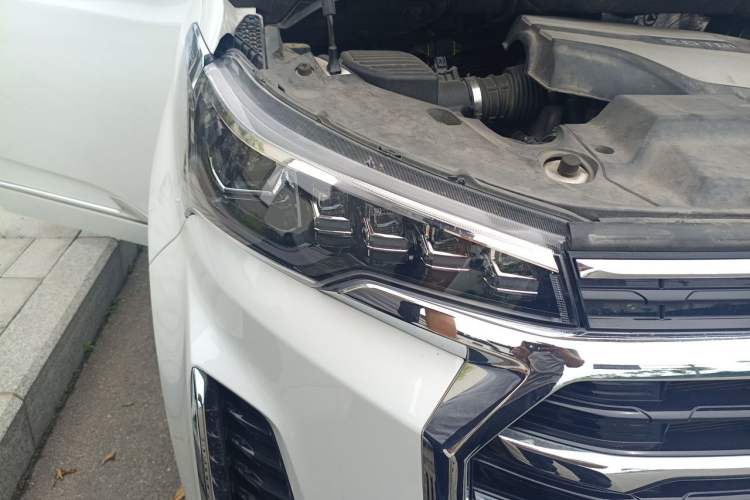 Used SAIC MAXUS G20 RV 2021 2.0T Traveler Self-Propelled Class B RV – Time Edition Right Front Headlight