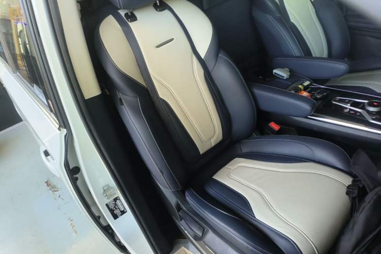 Used SAIC MAXUS G20 RV 2021 2.0T Traveler Self-Propelled Class B RV – Time Edition Right Front Seat
