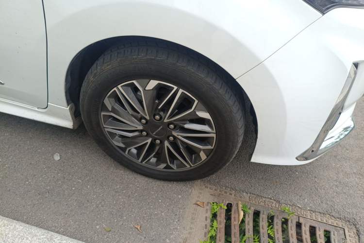 Used SAIC MAXUS G20 RV 2021 2.0T Traveler Self-Propelled Class B RV – Time Edition Right Front Wheel Hub