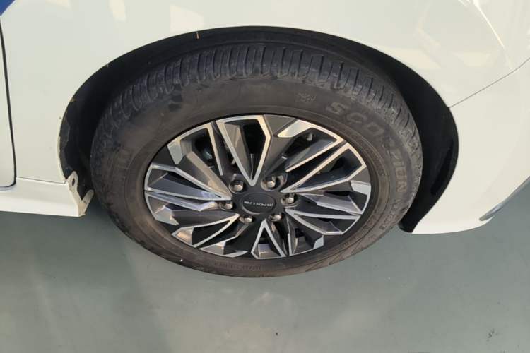Used SAIC MAXUS G20 RV 2021 2.0T Traveler Self-Propelled Class B RV – Time Edition Right Rear Wheel Hub