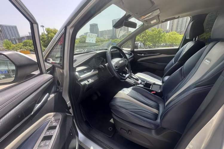 Used SAIC MAXUS G50 2019 1.5T First Edition Automatic Luxury Version 6 Seats Interior 2