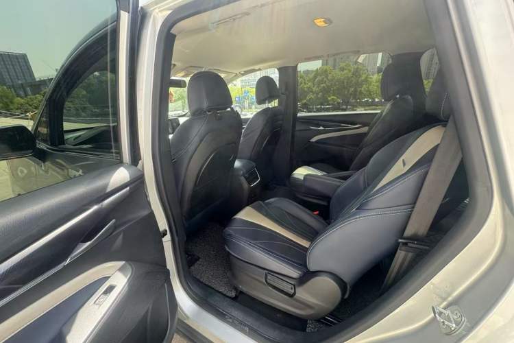 Used SAIC MAXUS G50 2019 1.5T First Edition Automatic Luxury Version 6 Seats Interior 3