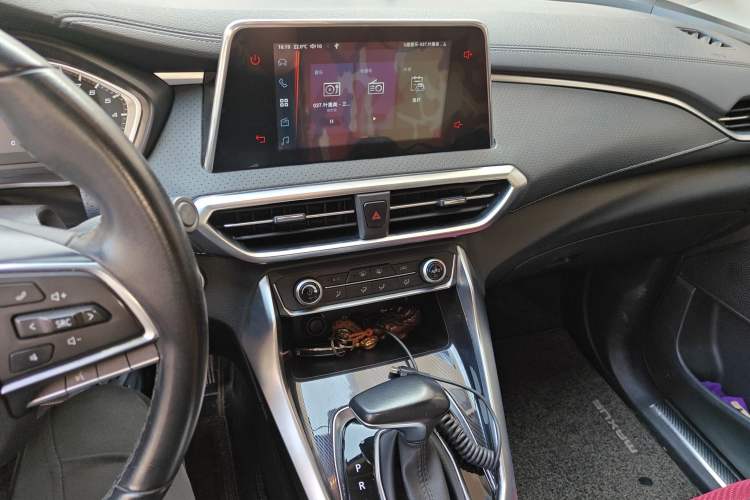 Used SAIC MAXUS G50 2019 1.5T Automatic Elite Edition China V Standard Audio And AC Panel