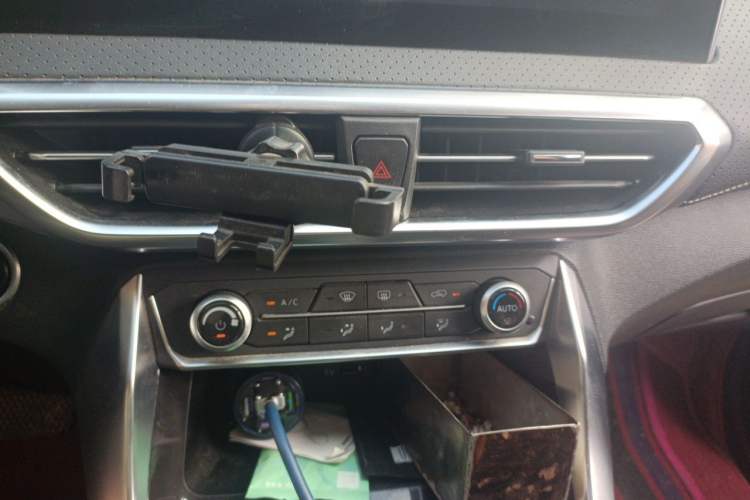 Used SAIC MAXUS G50 2019 1.5T Automatic Luxury Edition China VI Standard Audio And AC Panel