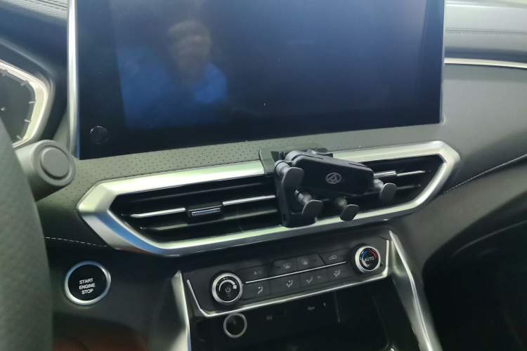Used SAIC MAXUS G50 2019 1.5T Automatic Luxury Edition China VI Standard Audio And AC Panel