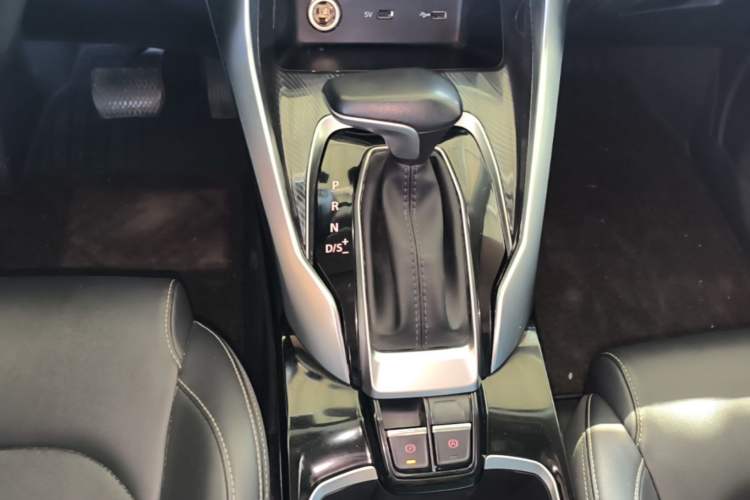 Used SAIC MAXUS G50 2019 1.5T First Edition Automatic Luxury Version 6 Seats Audio And AC Panel