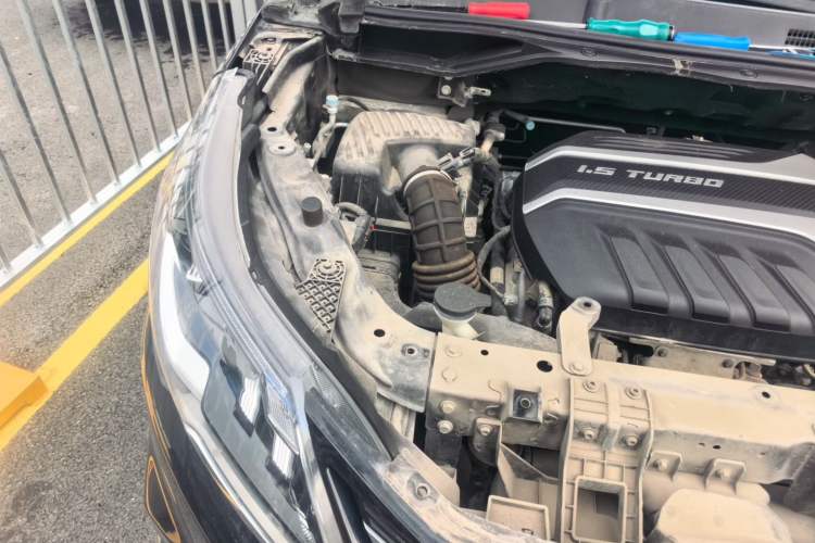 Used SAIC MAXUS G50 2019 1.5T Automatic Luxury Edition China VI Standard Engine Bay Right