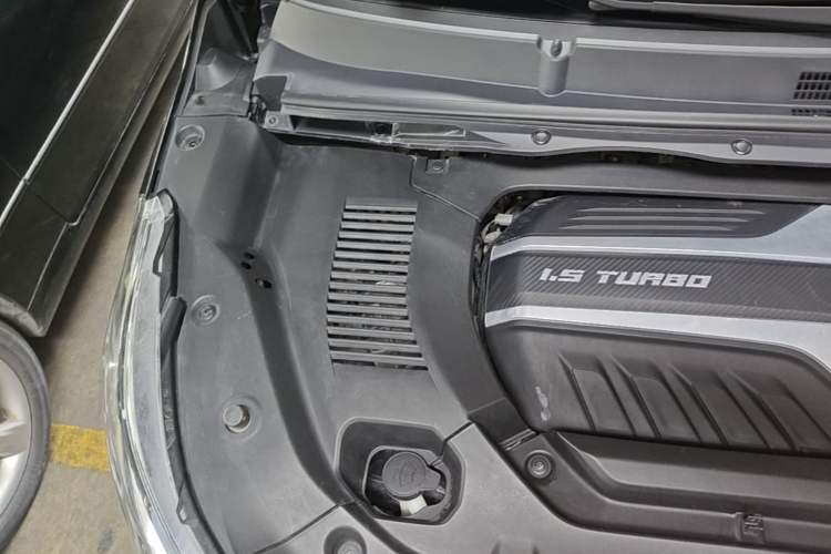 Used SAIC MAXUS G50 2019 1.5T Automatic Elite Edition China VI Standard Engine Bay Right