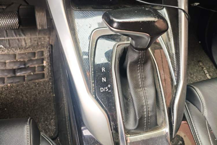 Used SAIC MAXUS G50 2019 1.5T Automatic Elite Edition China VI Standard Gear Lever