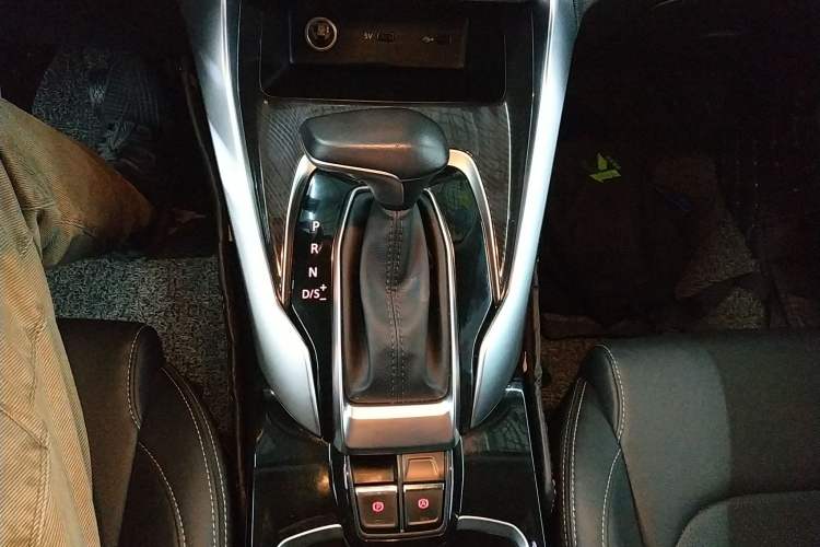 Used SAIC MAXUS G50 2019 1.5T Automatic Elite Edition China VI Standard Gear Lever