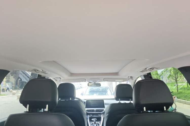 Used SAIC MAXUS G50 2019 1.5T First Edition Automatic Luxury Version 6 Seats Headliner