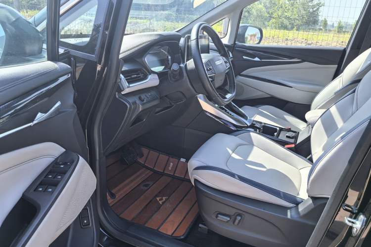 Used SAIC MAXUS G50 2019 1.5T Automatic Luxury Edition China VI Standard Left Front Seat