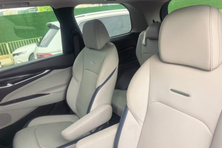 Used SAIC MAXUS G50 2019 1.5T Automatic Luxury Edition China VI Standard Left Rear Seat