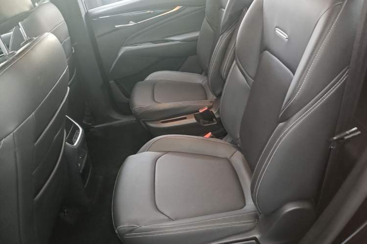 Used SAIC MAXUS G50 2019 1.5T Automatic Elite Edition China VI Standard Left Rear Seat