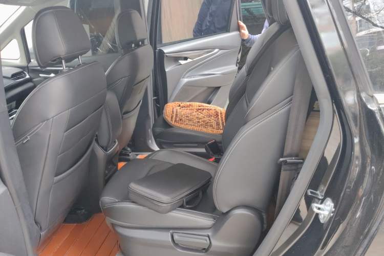 Used SAIC MAXUS G50 2019 1.5T Automatic Elite Edition China VI Standard Left Rear Seat