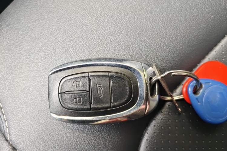 Used SAIC MAXUS G50 2019 1.5T First Edition Automatic Luxury Version 6 Seats Vehicle Key