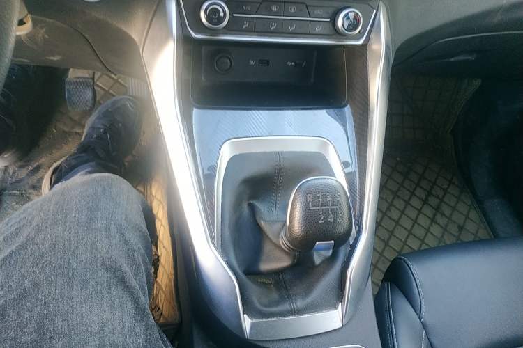 Used SAIC MAXUS G50 2019 1.3T Manual Enjoyment Base Model China V Standard Gear Lever