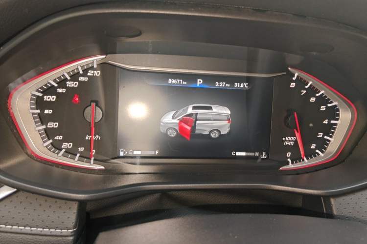 Used SAIC MAXUS G50 2019 1.5T First Edition Automatic Luxury Version 7 Seats Odometer Close Up