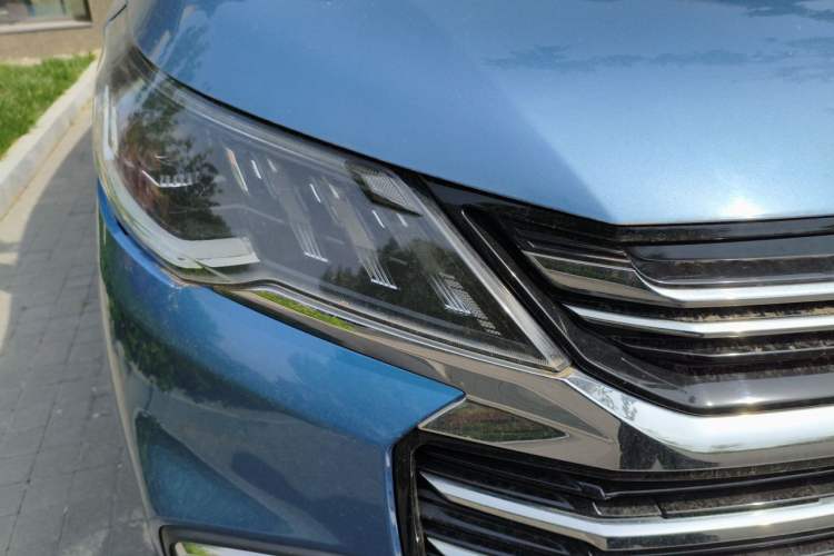 Used SAIC MAXUS G50 2019 1.5T First Edition Automatic Luxury Version 6 Seats Right Front Headlight