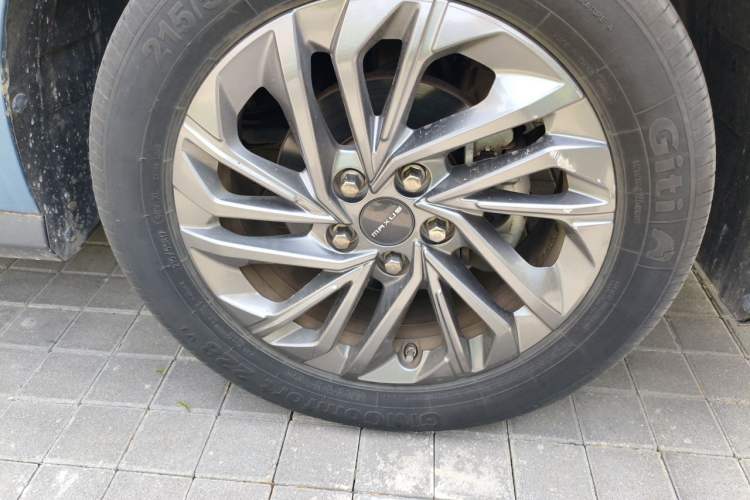 Used SAIC MAXUS G50 2019 1.5T First Edition Automatic Luxury Version 6 Seats Right Front Wheel Hub