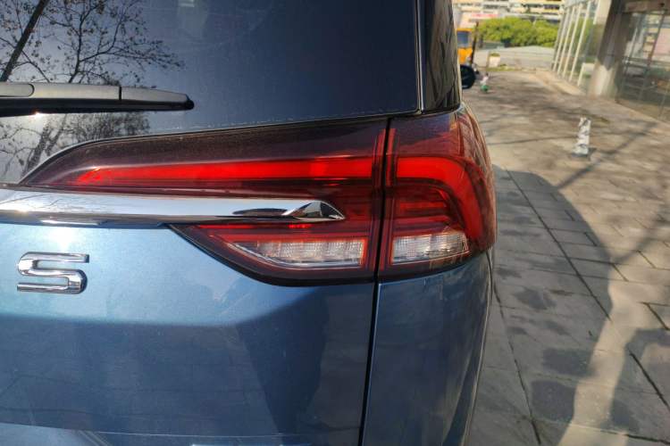 Used SAIC MAXUS G50 2019 1.5T Automatic Luxury Edition China VI Standard Right Rear Taillight