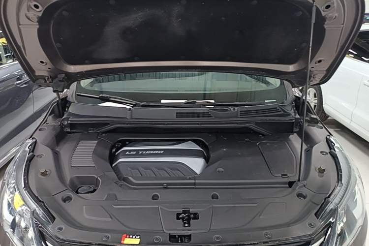 Used SAIC MAXUS G50 2019 1.5T First Edition Automatic Luxury Version 6 Seats Engine Bay